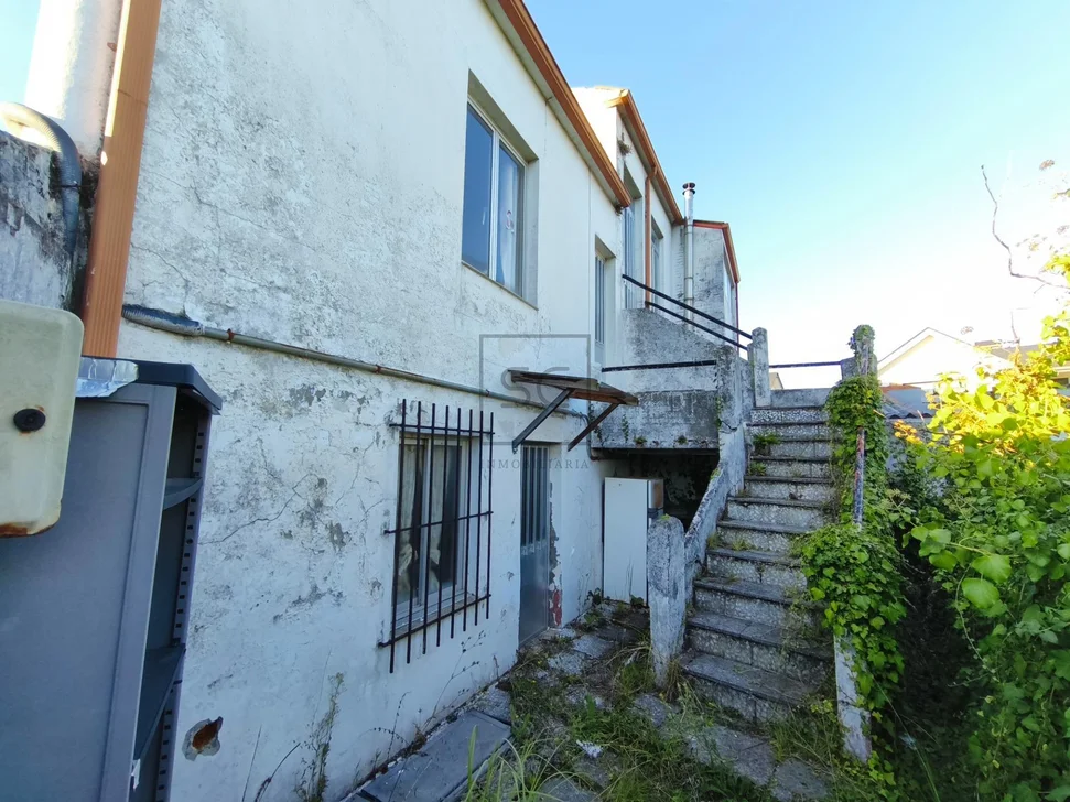 Dos Viviendas Independientes con Finca en Ferrol