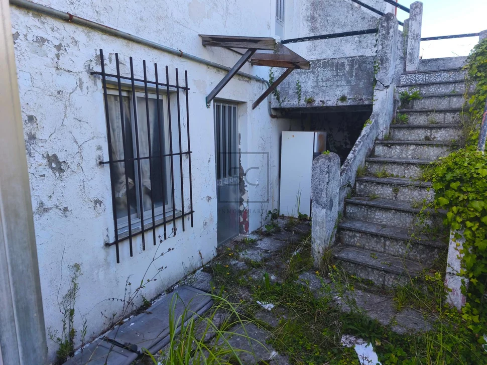 Dos viviendas independientes con finca en ferrol