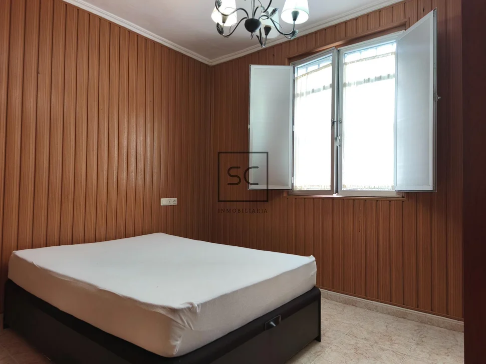 Bajo vivienda con terraza cubierta en catabois-ferrol