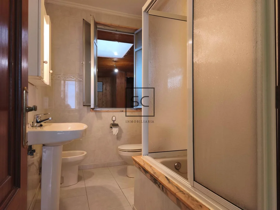 Bajo vivienda con terraza cubierta en catabois-ferrol