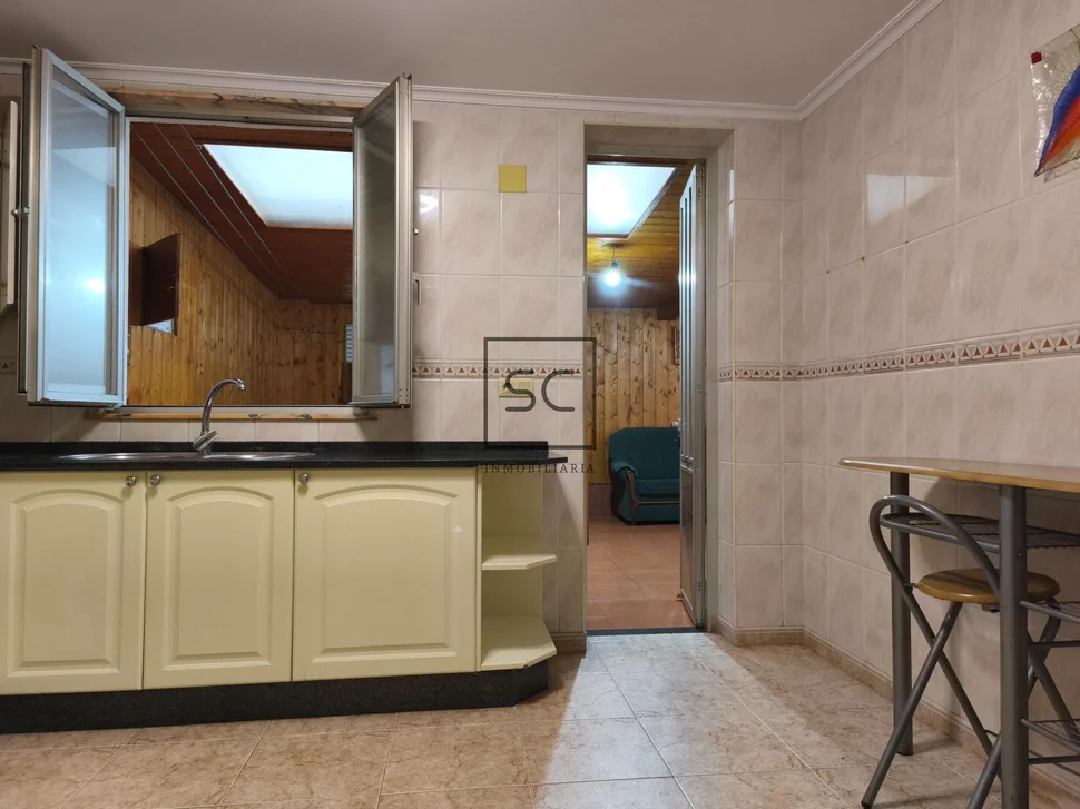 Bajo vivienda con terraza cubierta en catabois-ferrol