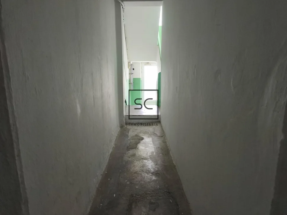 Local comercial con patio en catabois-ferrol