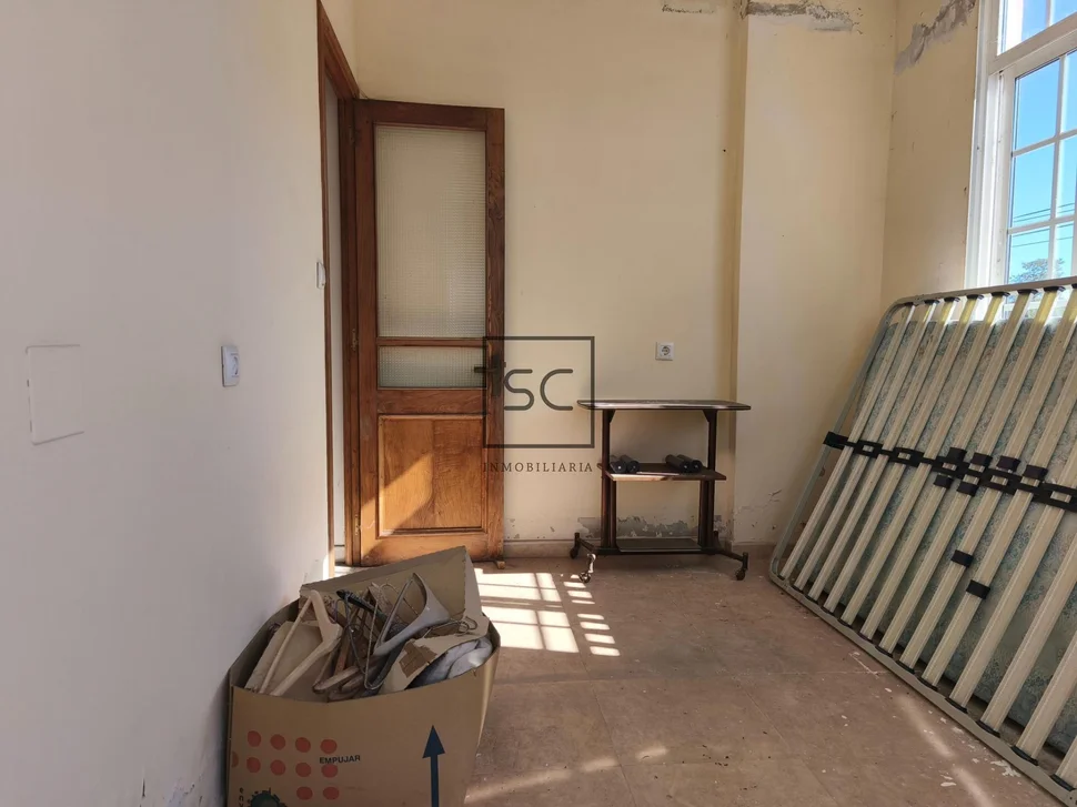 Vivienda de 4 plantas con finca en mugardos