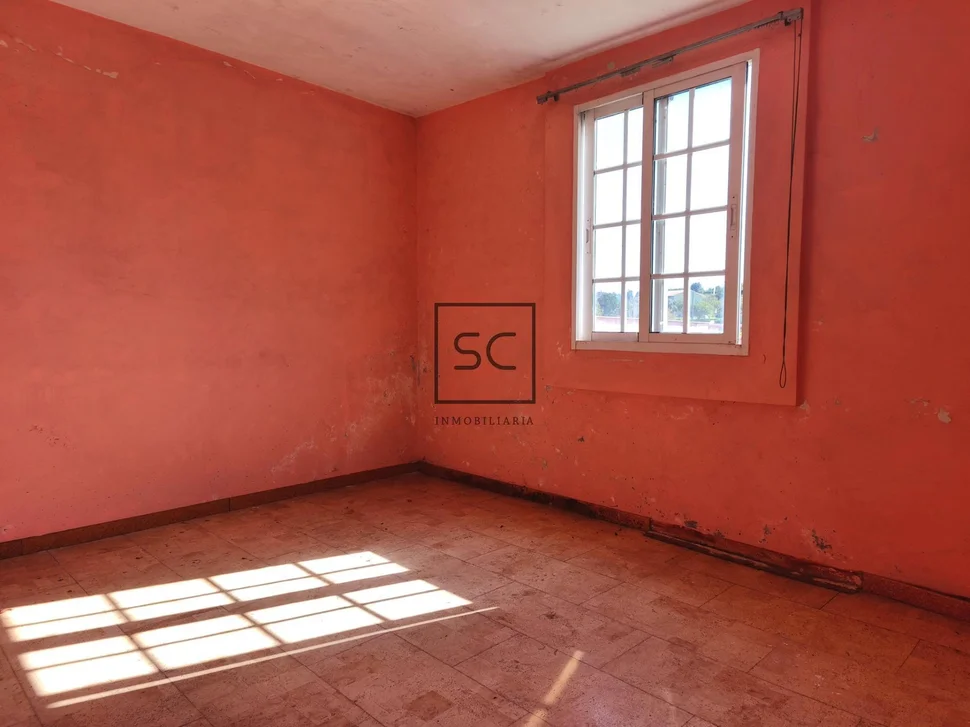 Vivienda de 4 plantas con finca en mugardos