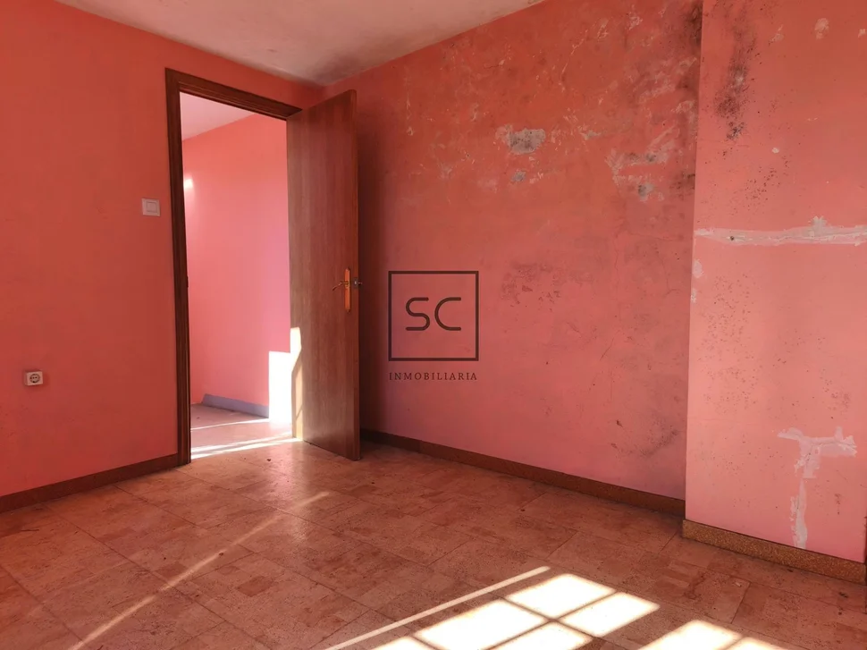 Vivienda de 4 plantas con finca en mugardos