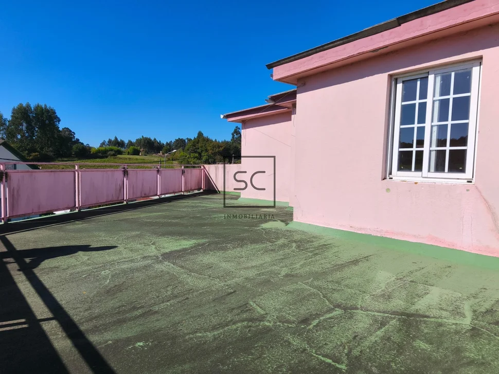 Vivienda de 4 plantas con finca en mugardos