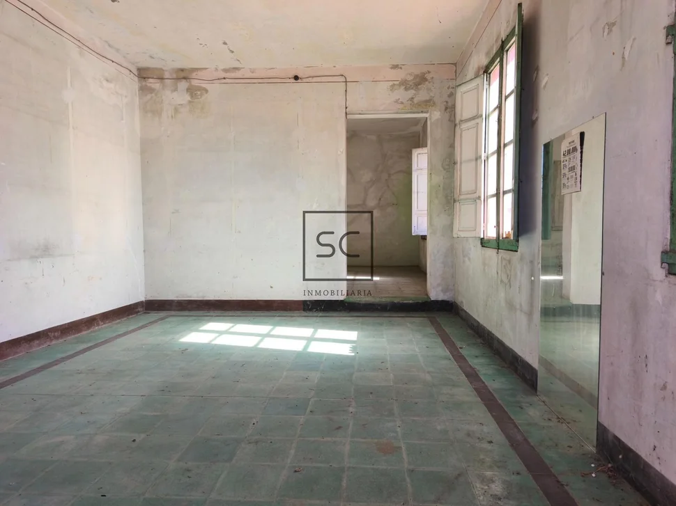 Vivienda de 4 plantas con finca en mugardos