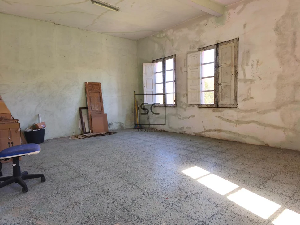 Vivienda de 4 plantas con finca en mugardos