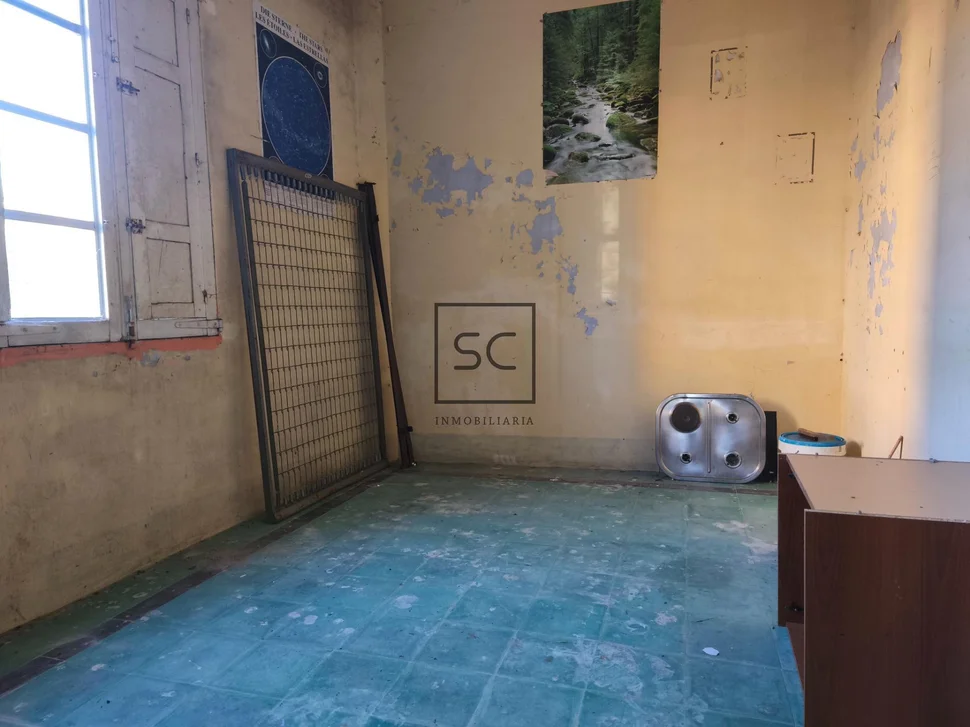 Vivienda de 4 plantas con finca en mugardos