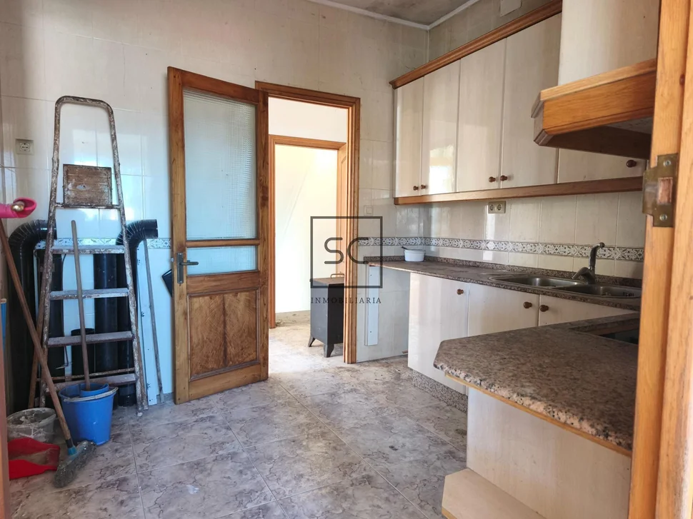 Vivienda de 4 plantas con finca en mugardos