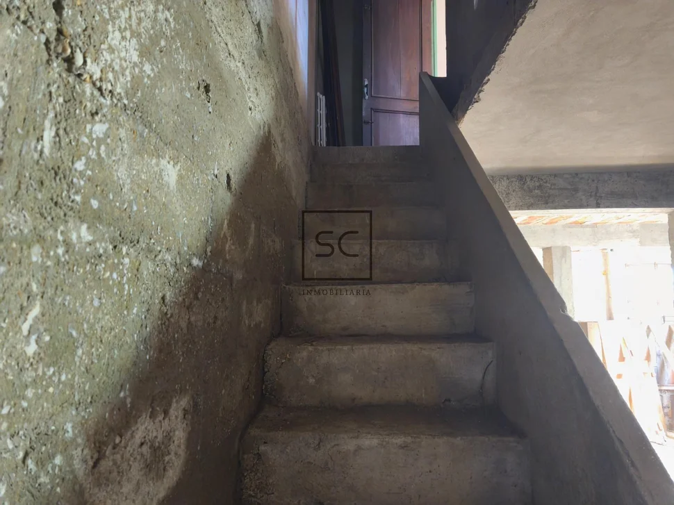 Vivienda de 4 plantas con finca en mugardos