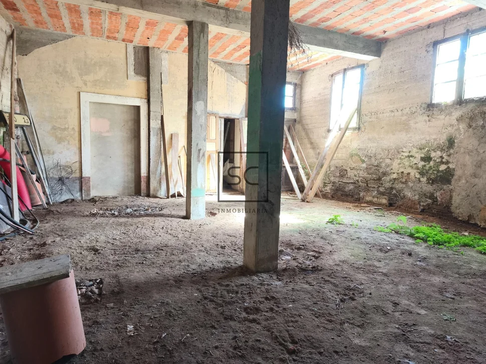 Vivienda de 4 plantas con finca en mugardos