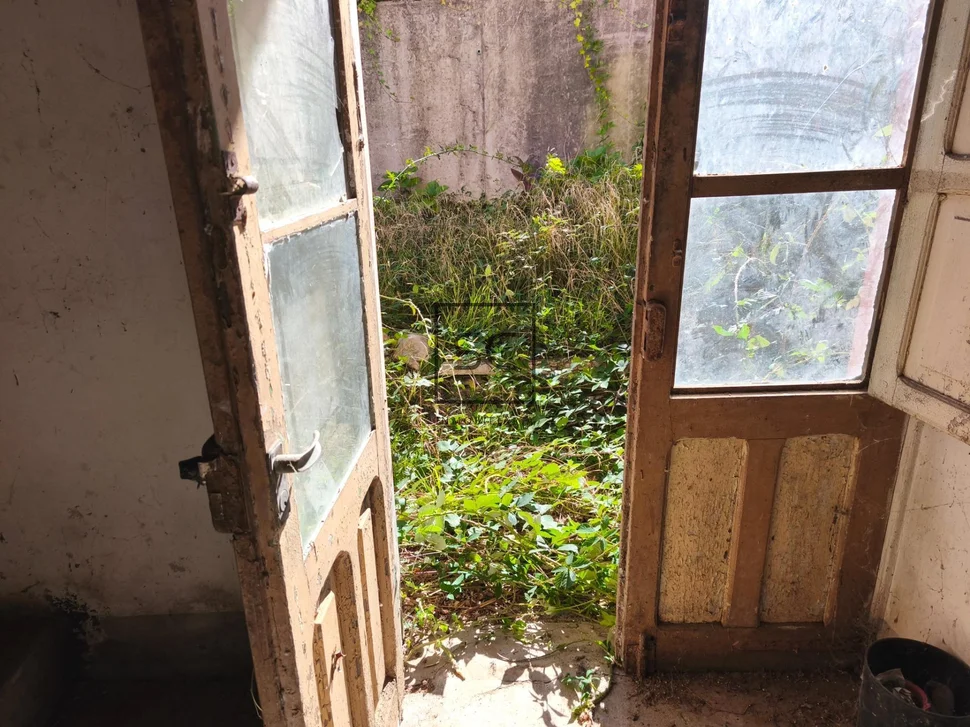 Vivienda de 4 plantas con finca en mugardos