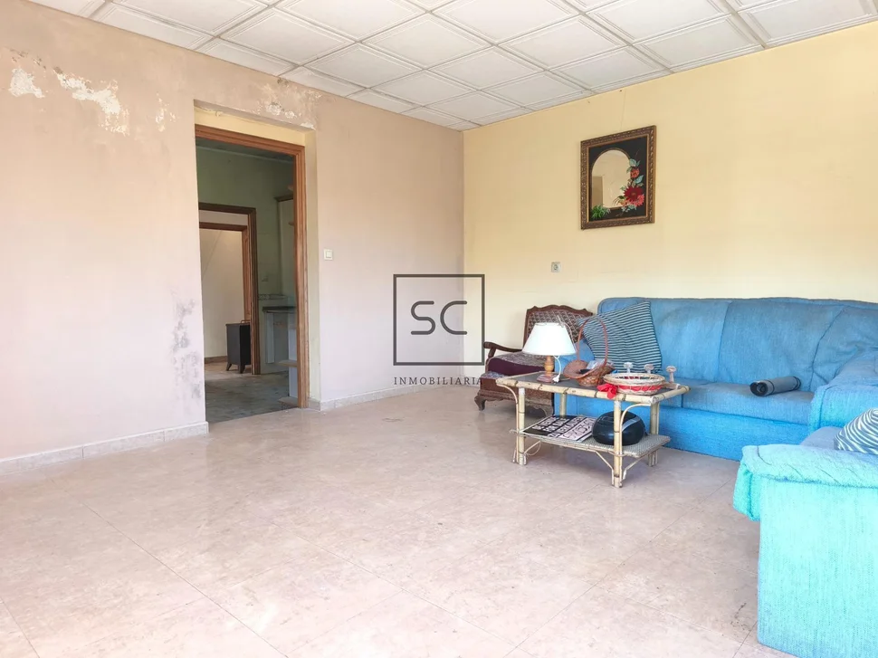 Vivienda de 4 plantas con finca en mugardos