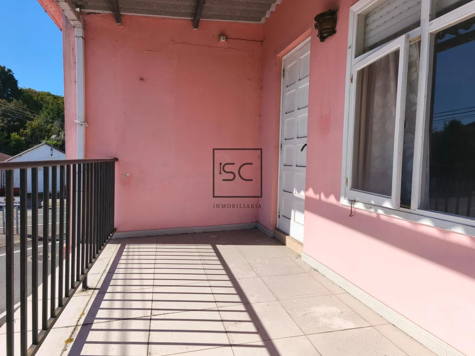 Vivienda de 4 plantas con finca en mugardos