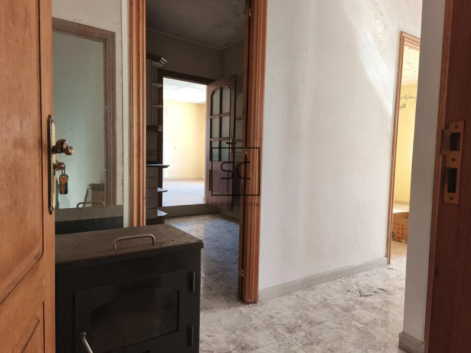 Vivienda de 4 plantas con finca en mugardos