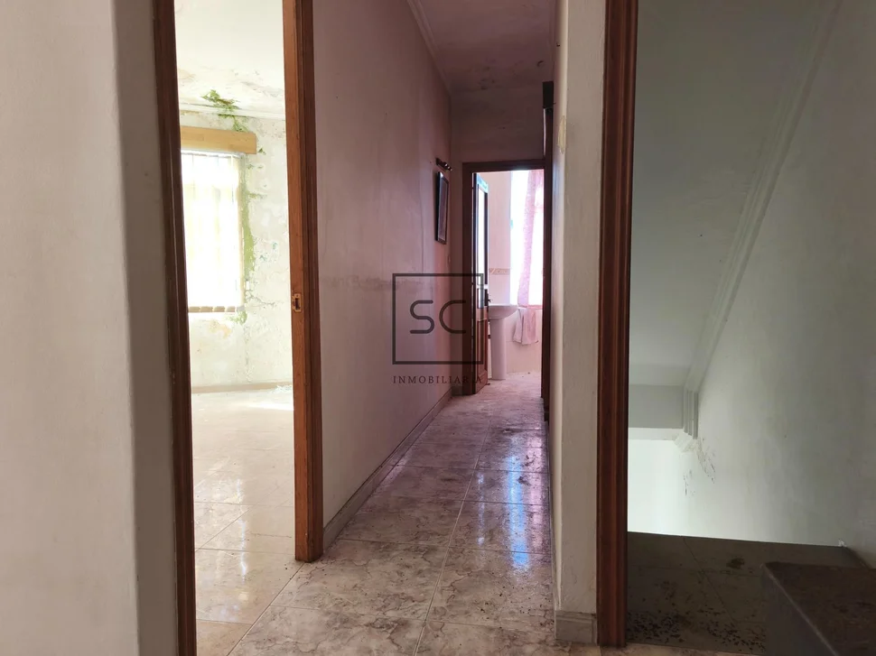 Vivienda de 4 plantas con finca en mugardos