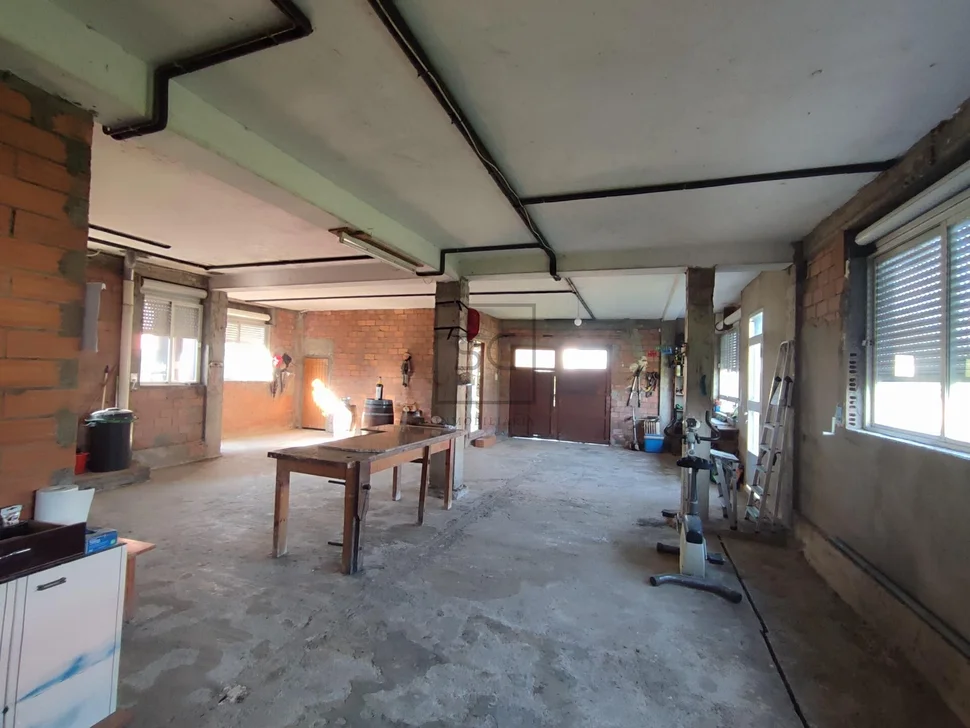 Voluminoso chalet en ares