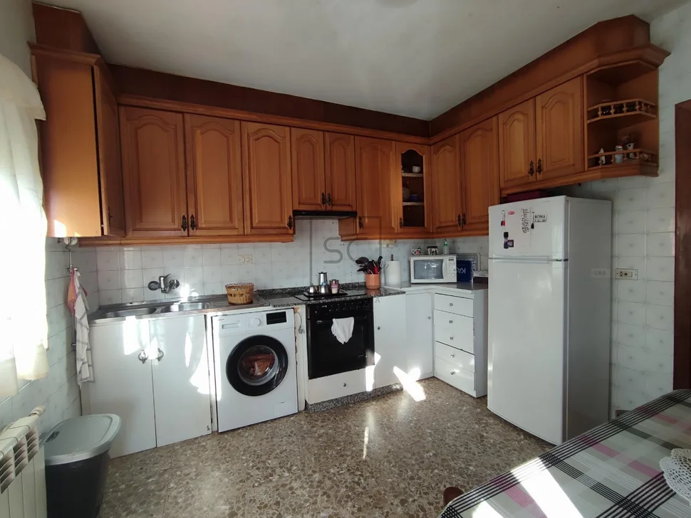 Voluminoso chalet en ares