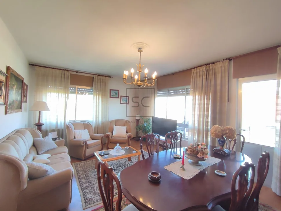 Voluminoso chalet en ares