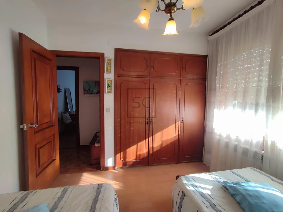 Voluminoso chalet en ares