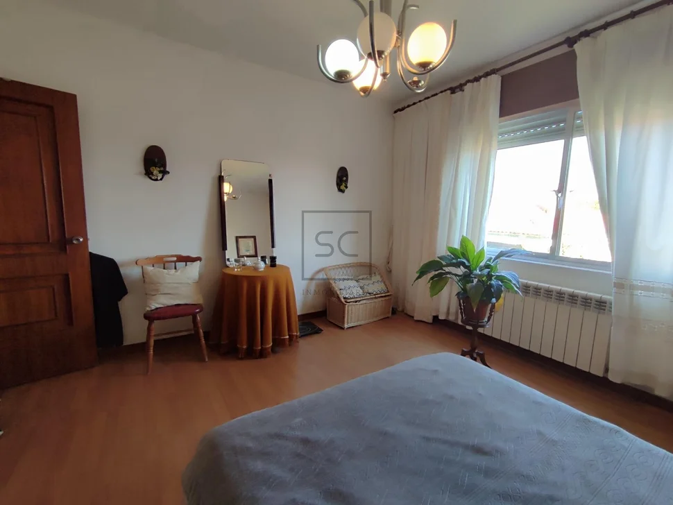 Voluminoso chalet en ares