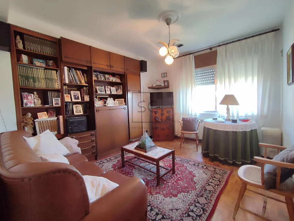 Voluminoso chalet en ares