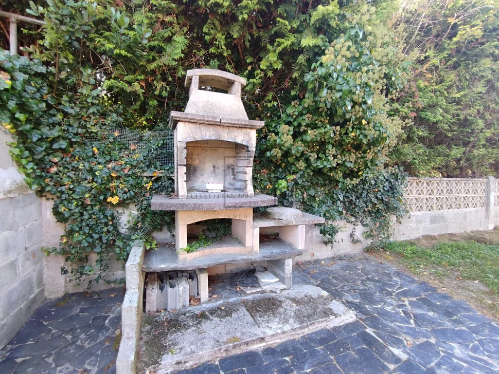 Voluminoso chalet en ares