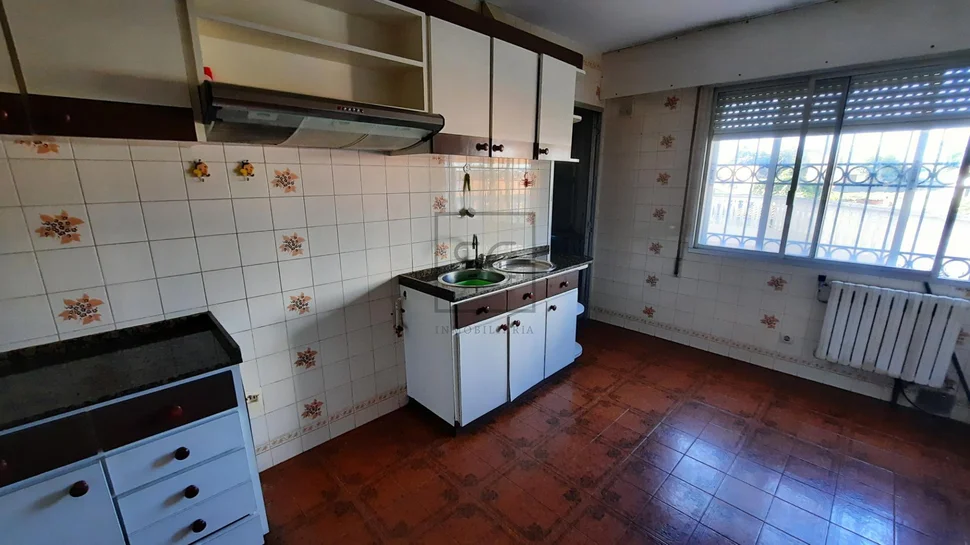 Amplia primera planta en piñeiros-naron