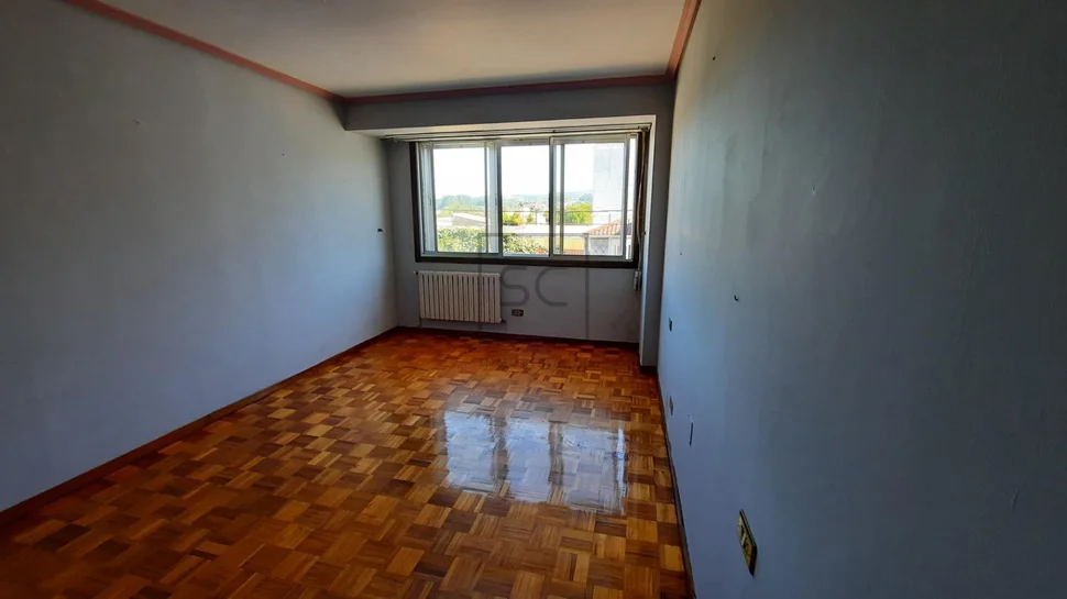 Amplia primera planta en piñeiros-naron