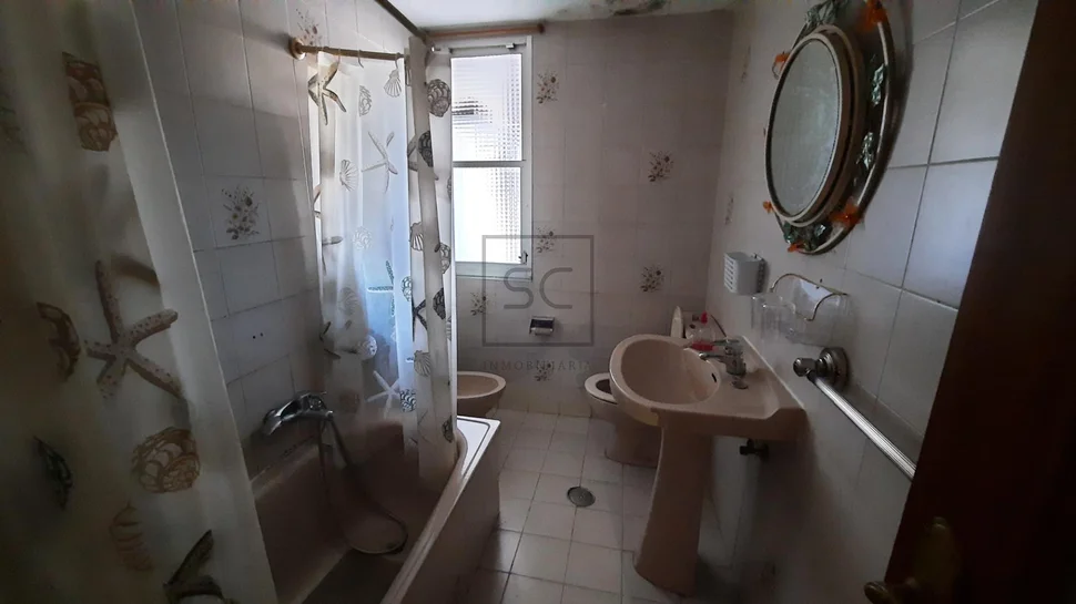 Amplia primera planta en piñeiros-naron