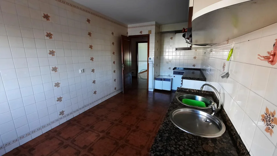 Amplia primera planta en piñeiros-naron