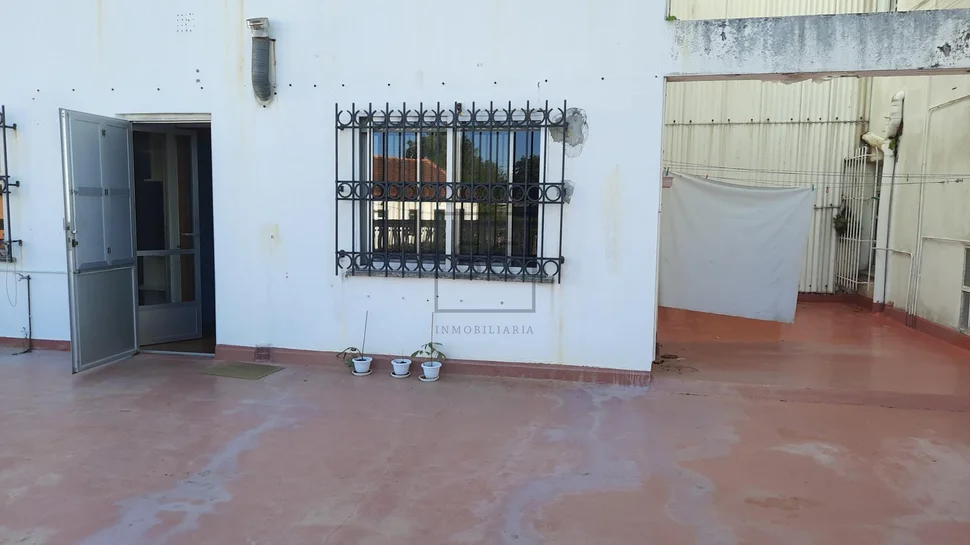 Amplia primera planta en piñeiros-naron