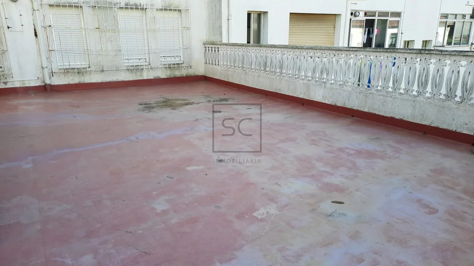 Amplia primera planta en piñeiros-naron