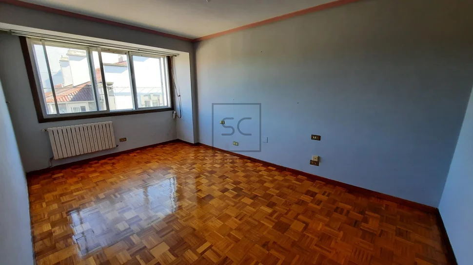 Amplia primera planta en piñeiros-naron