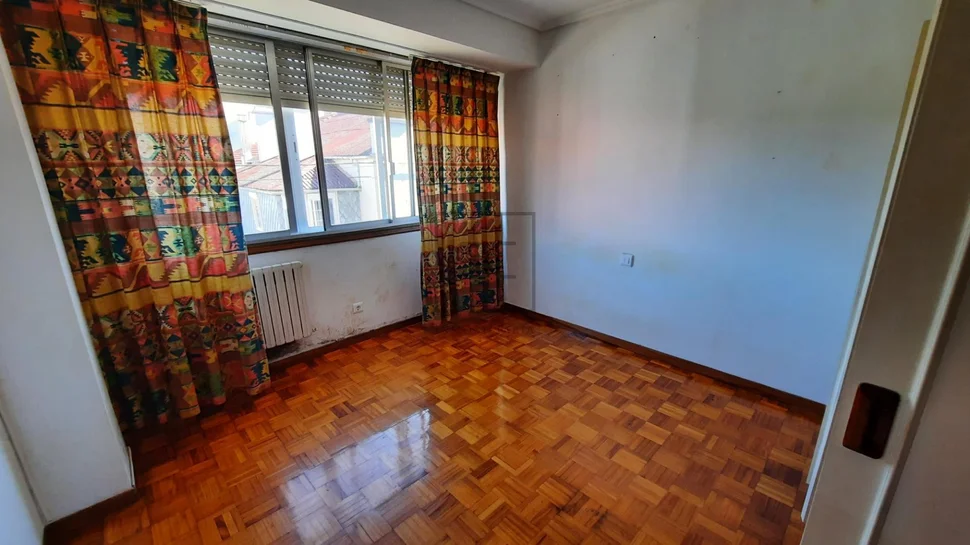 Amplia primera planta en piñeiros-naron