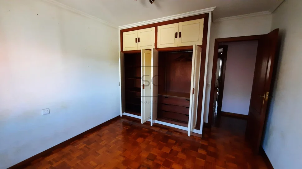 Amplia primera planta en piñeiros-naron