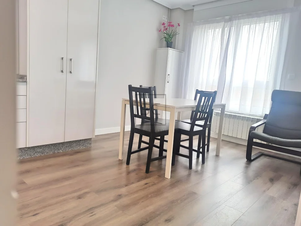 Luminoso piso con ascensor en el centro