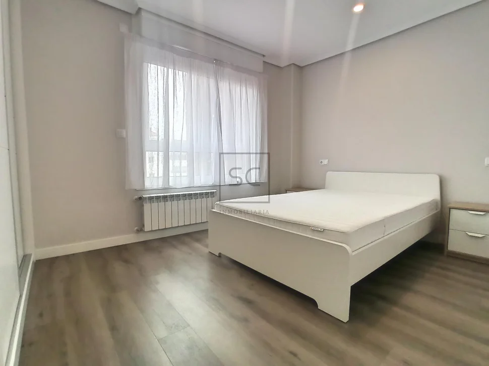 Luminoso piso con ascensor en el centro