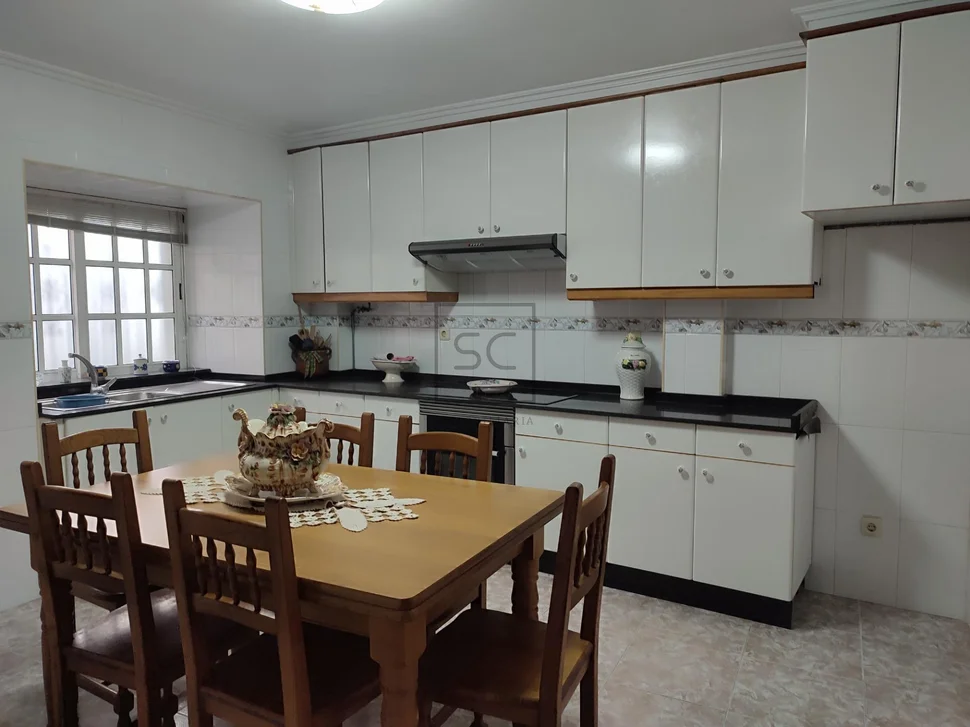 Casa adosada en el centro de ares con terraza y vistas parciales al mar