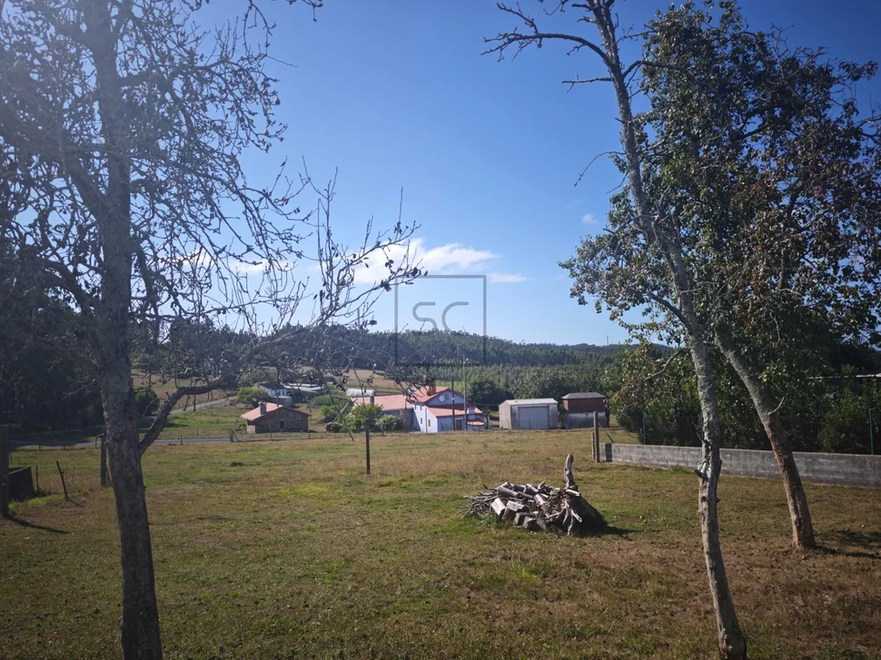 Finca rústica con edificación de piedra en San Sadurniño