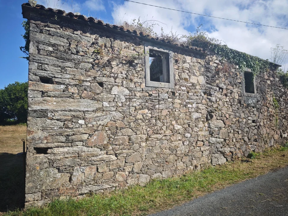 Finca rústica con edificación de piedra en San Sadurniño