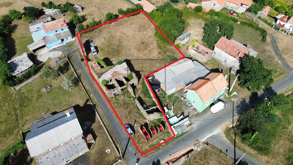 Finca rústica con edificación de piedra en San Sadurniño