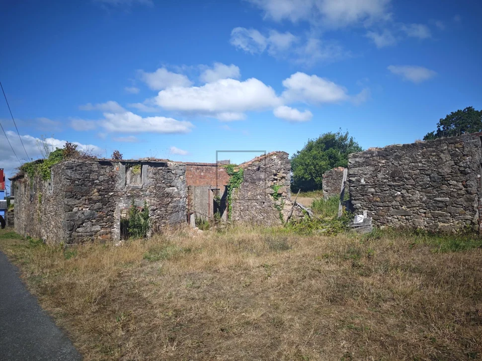 Finca rústica con edificación de piedra en San Sadurniño
