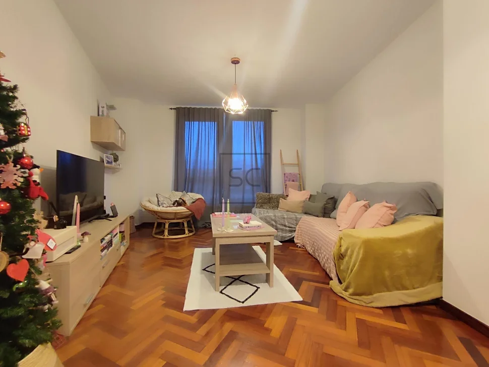 Amplio piso con garaje y trastero en el alto del castaño narón