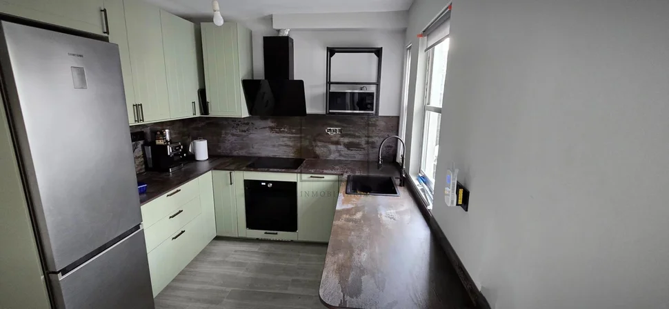 Casa pareada con patio en catabois, ferrol