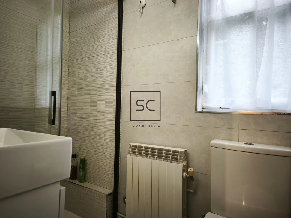 Casa pareada con patio en catabois, ferrol