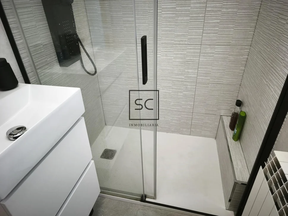 Casa pareada con patio en catabois, ferrol