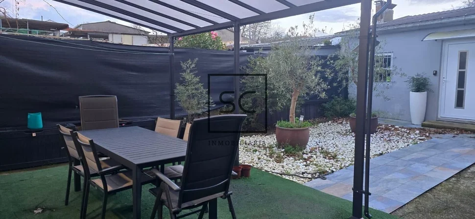 Casa pareada con patio en catabois, ferrol