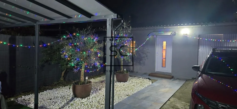 Casa pareada con patio en catabois, ferrol